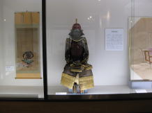 紺糸威赤漆縫延胴具足