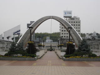 豊田市駅の3階にあたる外の広場