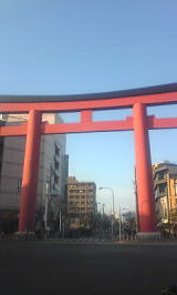 地下鉄東山線中村公園駅の目の前にある大きな鳥居