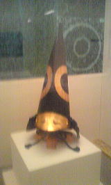 蛇目紋長烏帽子形兜（じゃのめもんながえぼしがたかぶと）